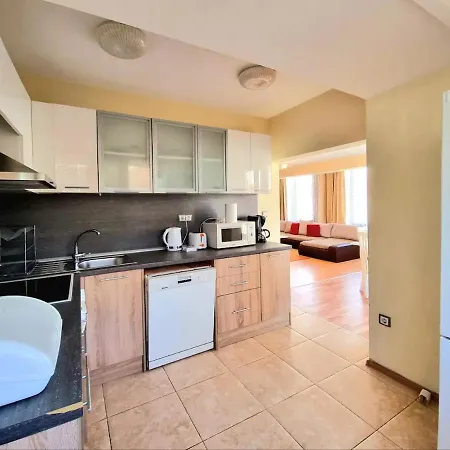 Sunny View With Garage