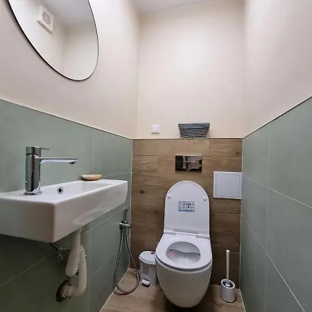 Sunny View With Garage Apartment