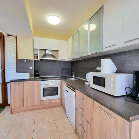 Sunny View With Garage Apartment *