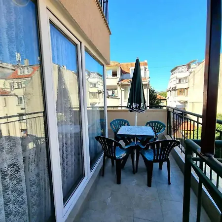 Sunny View With Garage Apartmán *