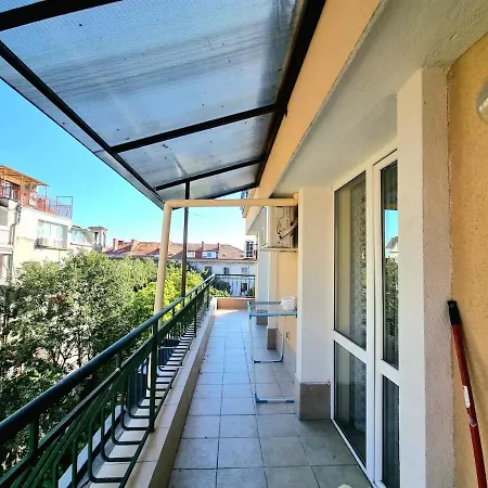 Sunny View With Garage Apartmán